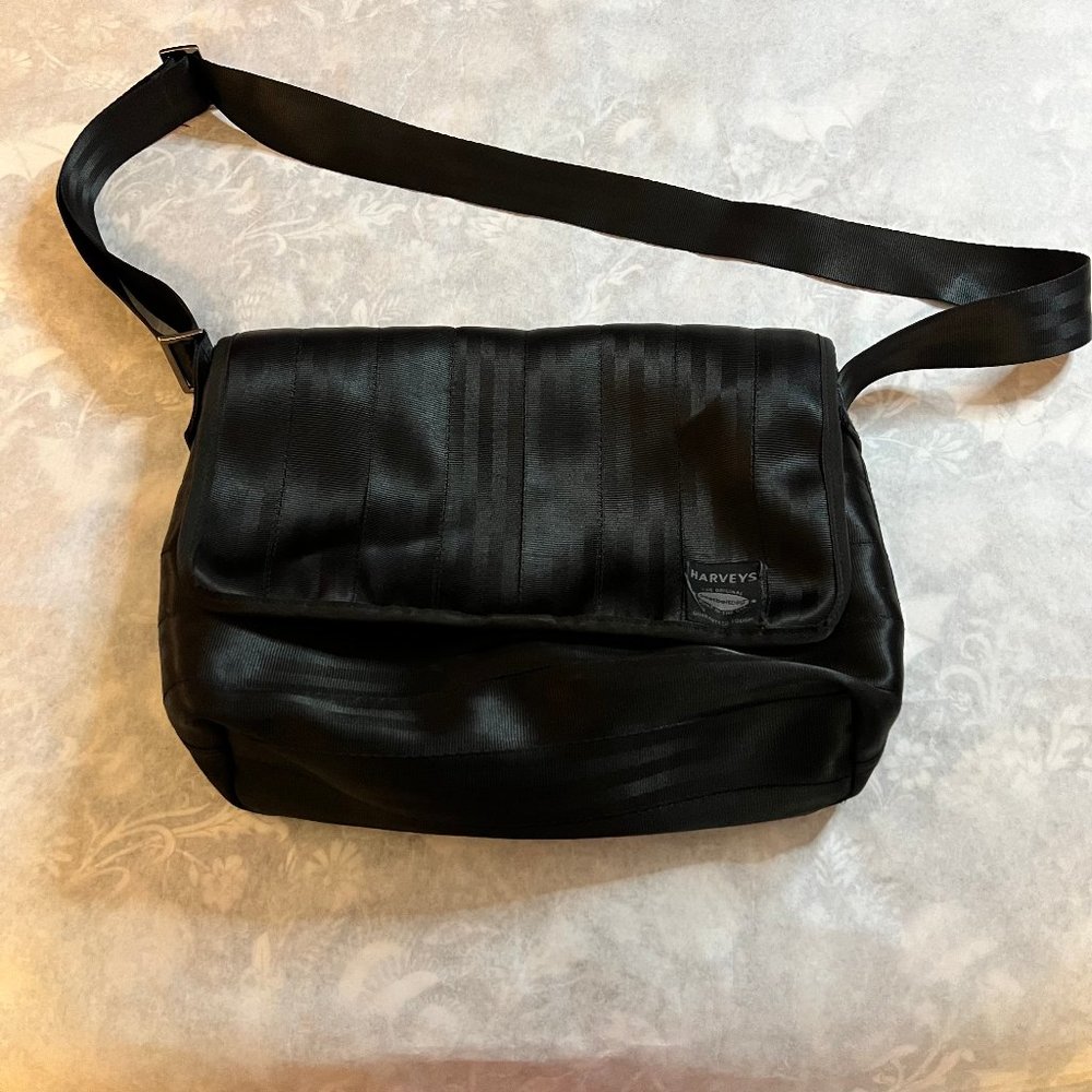 Harvey's Seatbelt Foldover Crossbody Messenger Bag Black Label